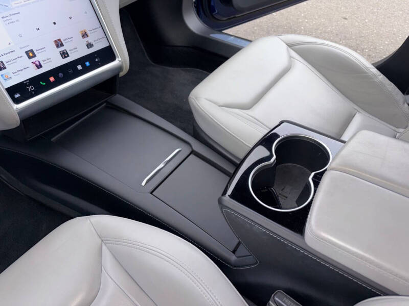 2016 Tesla Model S 70