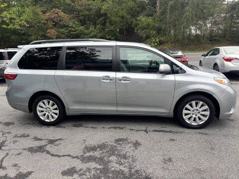 2017 Toyota Sienna XLE Premium 7-Passenger