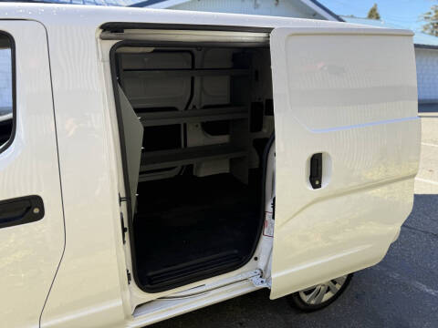 2021 Nissan NV200 SV
