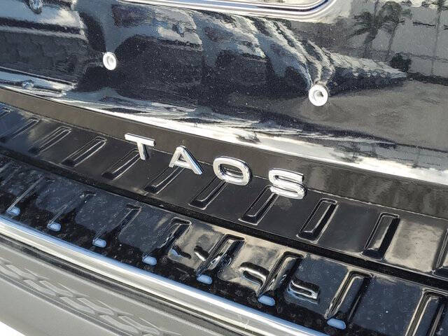 2025 Volkswagen Taos SE