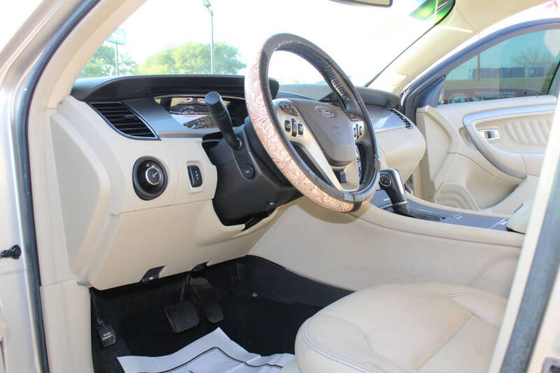2017 Ford Taurus SEL