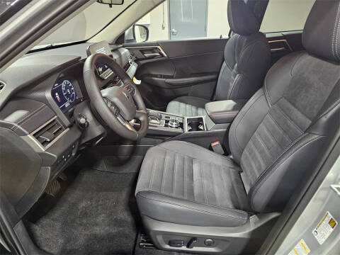 2025 Mitsubishi Outlander PHEV SE