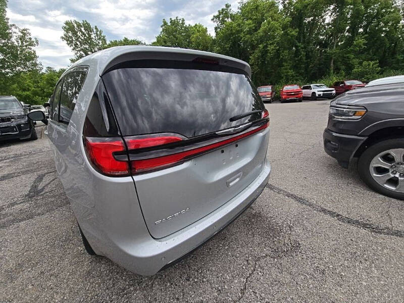 2024 Chrysler Pacifica Touring L