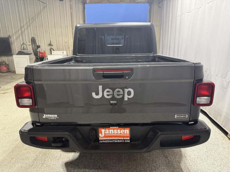 2023 Jeep Gladiator Overland