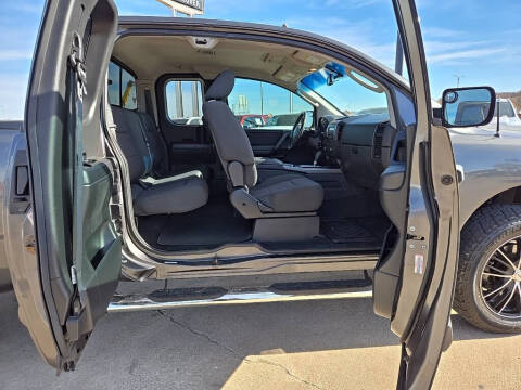 2011 Nissan Titan SV