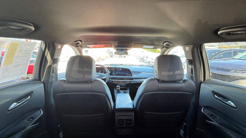 2025 Cadillac XT4 Premium Luxury