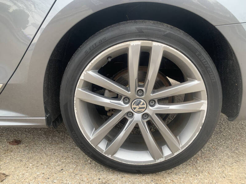 2017 Volkswagen Passat 1.8T R-Line