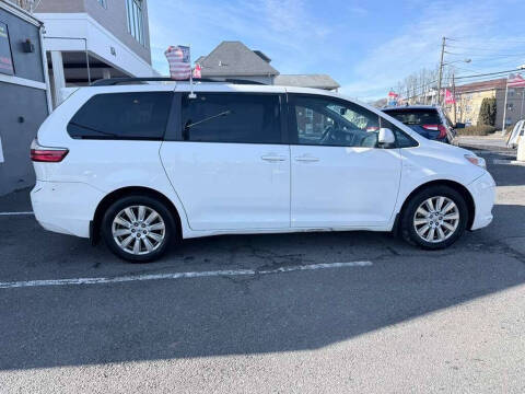 2017 Toyota Sienna LE 7-Passenger