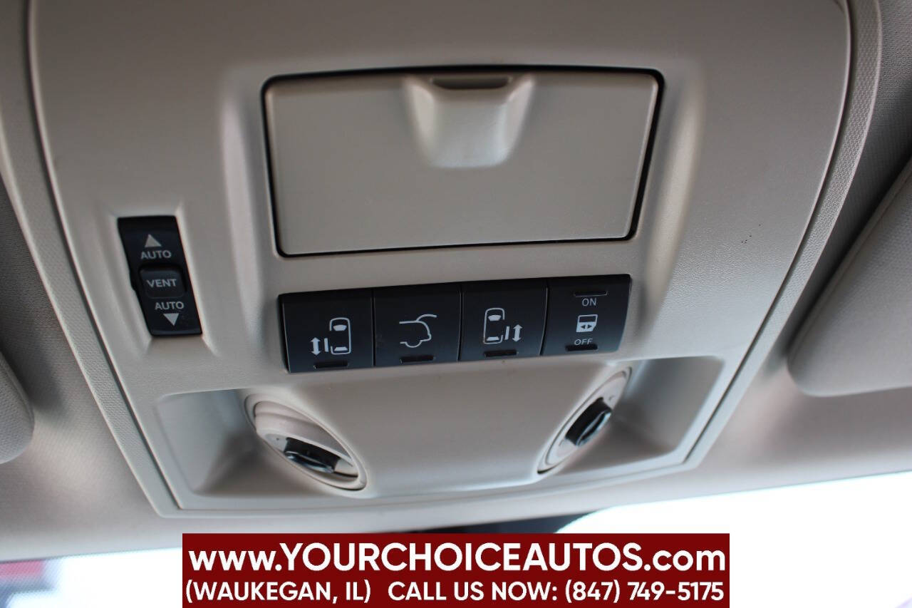 ChryslerTown and Country28