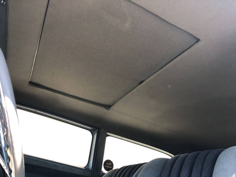 1932 Ford 2 Door Sedan