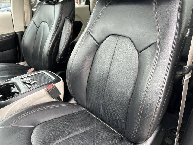 2017 Chrysler Pacifica Touring-L Plus