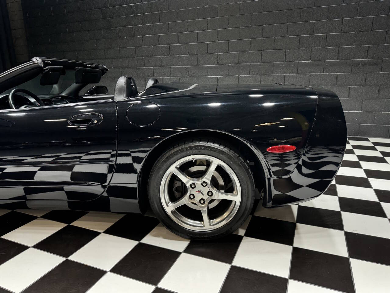 2004 Chevrolet Corvette 27