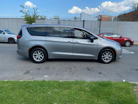 2017 Chrysler Pacifica for sale at BLS AUTO SALES LLC in Bronx NY