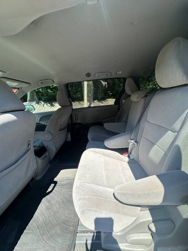 2017 Toyota Sienna LE 8-Passenger