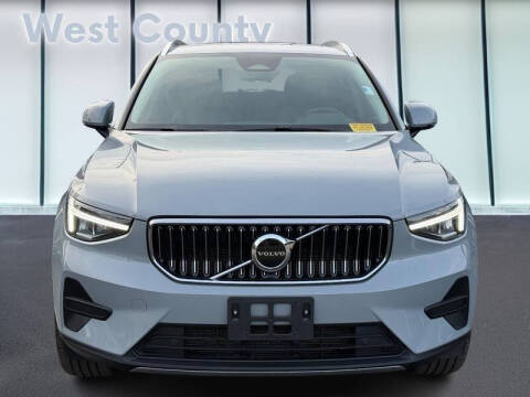2025 Volvo XC40 B5 Core Bright Theme