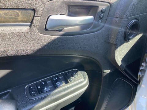 2023 Chrysler 300 Touring L