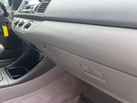 2004 Toyota Camry LE V6