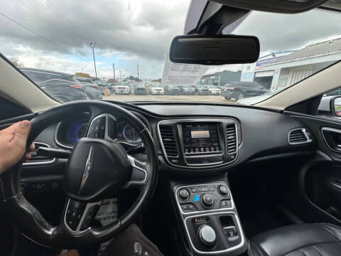 2017 Chrysler 200 Limited