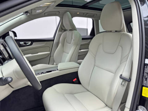 2025 Volvo XC60 T8 Plus Dark Theme