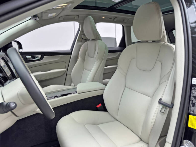 2025 Volvo XC60 T8 Plus Dark Theme