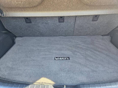 2012 Toyota Yaris 5-Door SE