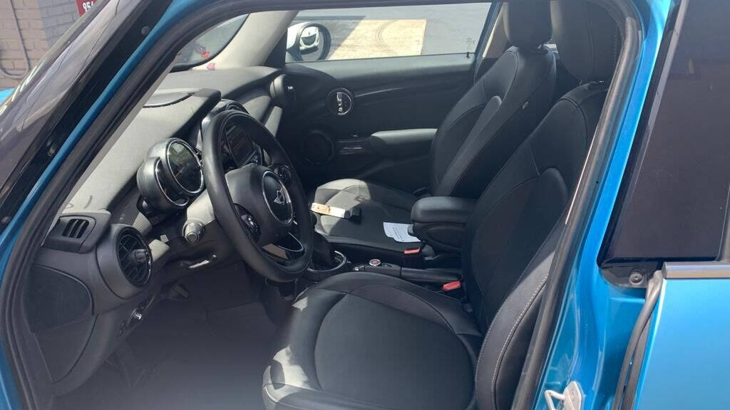 2015 MINI Hardtop Hatchback - $11,495