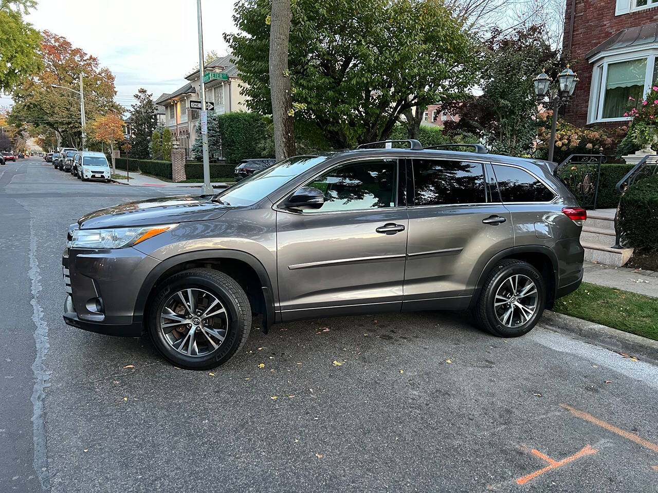 2017 Toyota Highlander for sale at VLD HOLDING INC. in Brooklyn, NY