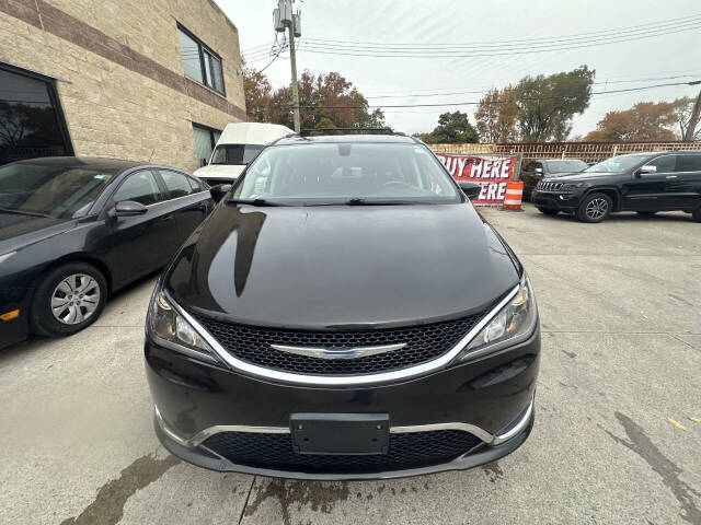 2017 Chrysler Pacifica for sale at VIP Motor Sales in Hazel Park, MI