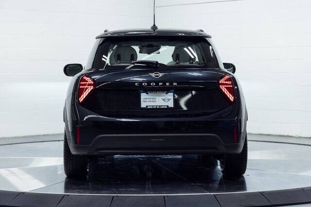 2025 MINI Hardtop 2 Door Cooper Signature Trim