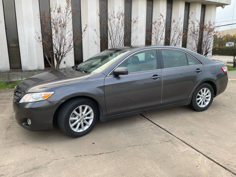 2011 Toyota Camry XLE photo 2