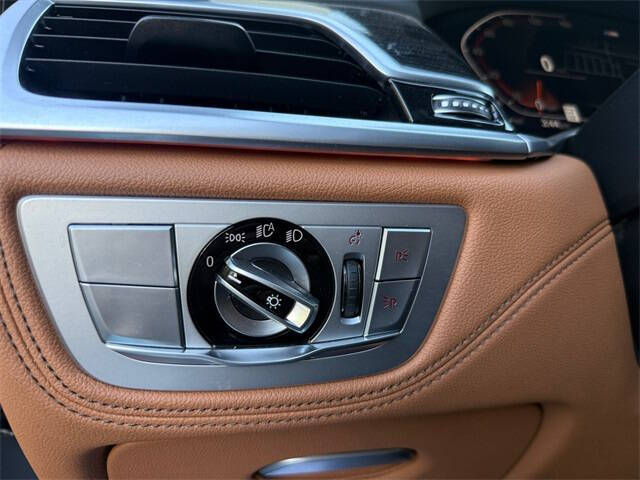 2022 BMW 7 Series 740i