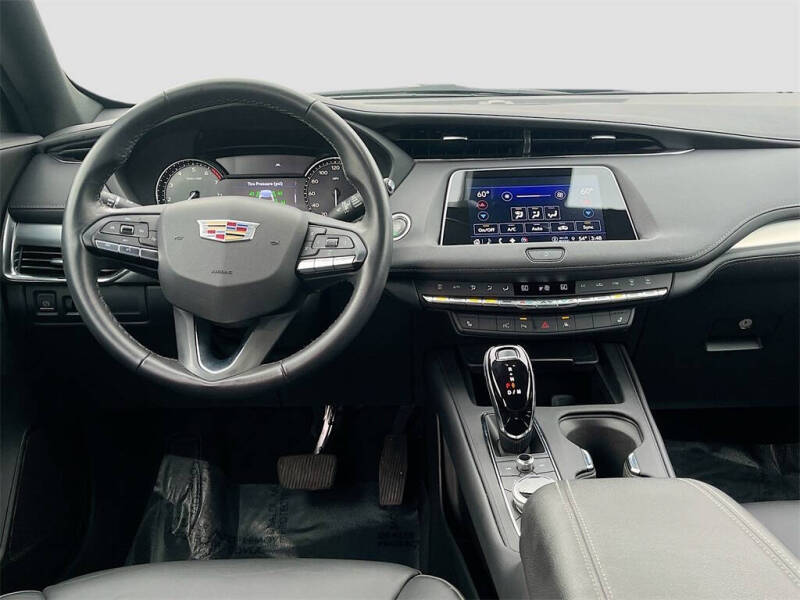 2022 Cadillac XT4 Premium Luxury