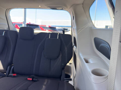 2024 Chrysler Voyager LX