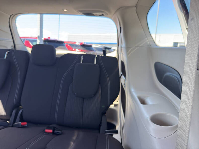 2024 Chrysler Voyager LX