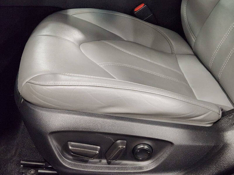 2021 Toyota Avalon Hybrid XLE