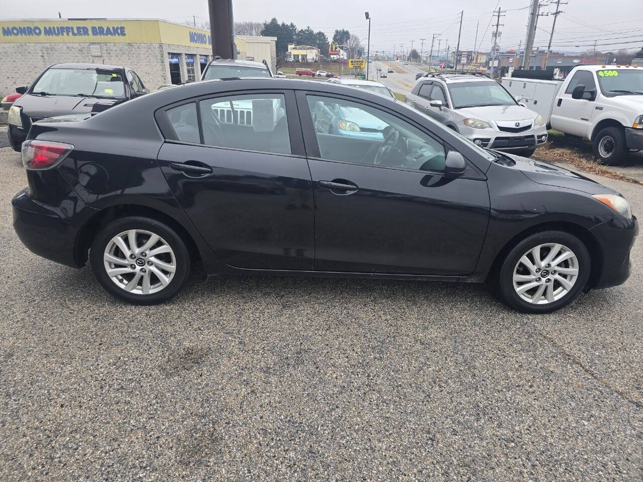 2013 Mazda Mazda3 for sale at QUEENSGATE AUTO SALES in York, PA