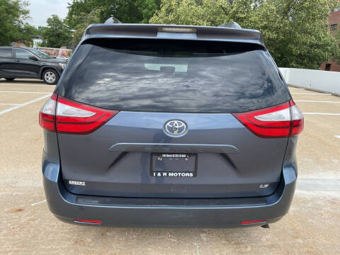 2016 Toyota Sienna LE 7-Passenger Auto Access Seat