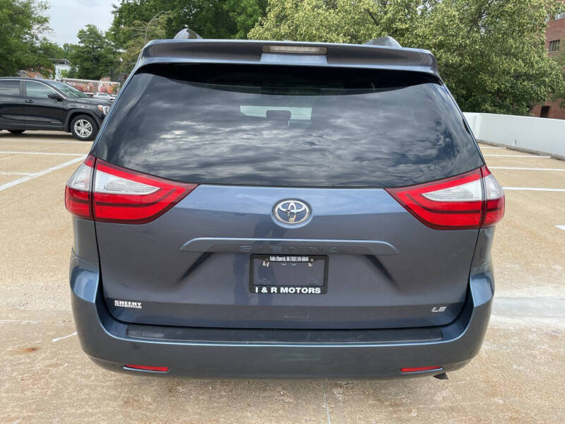 2016 Toyota Sienna LE 7-Passenger Auto Access Seat