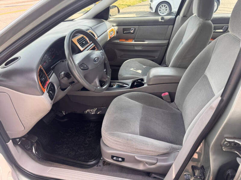 2001 Ford Taurus SE