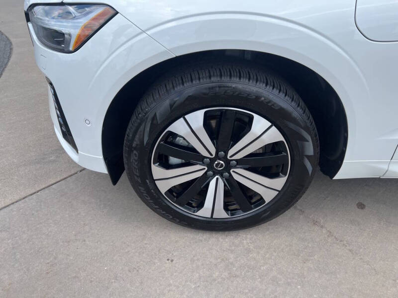 2025 Volvo XC60 T8 Plus Dark Theme