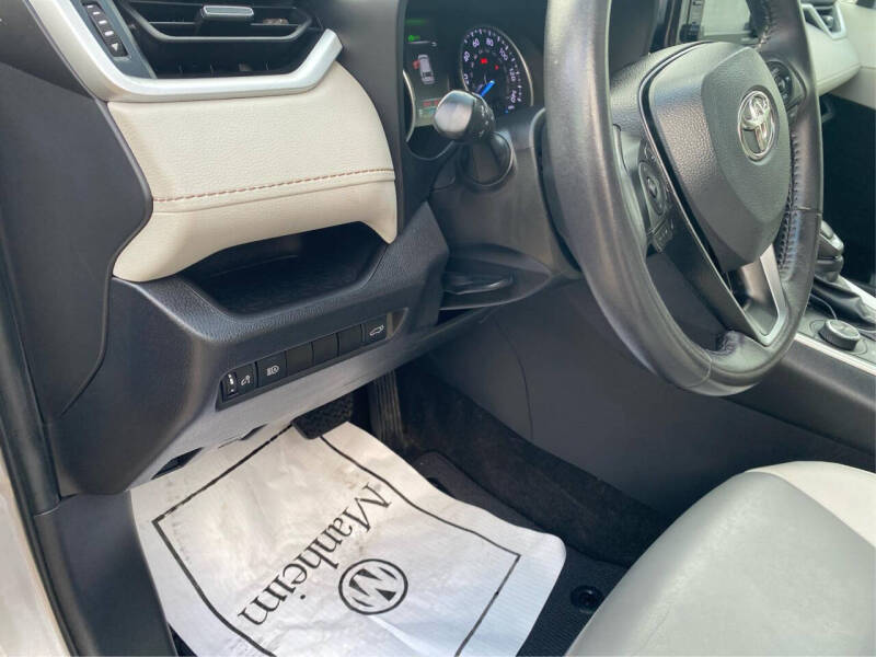 2022 Toyota RAV4 Hybrid XLE Premium