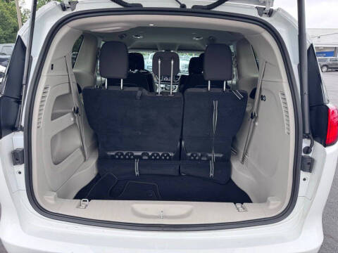 2023 Chrysler Voyager LX