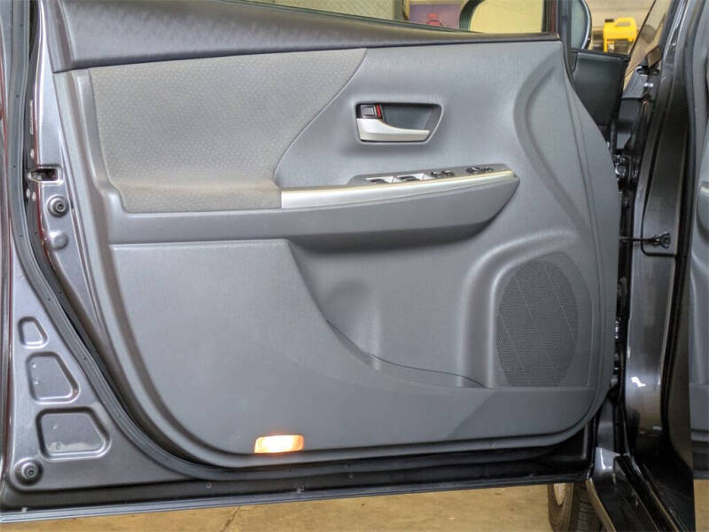 2012 Toyota Prius v Two