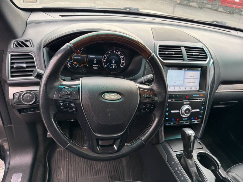 2017 Ford Explorer Platinum