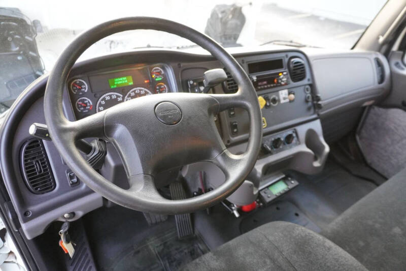 2018 Freightliner M2 106