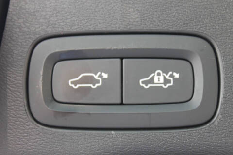 2024 Volvo XC60 B5 Core Dark Theme