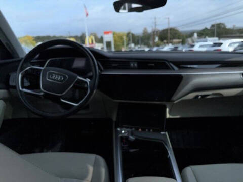 2024 Audi Q8 e-tron quattro Premium Plus