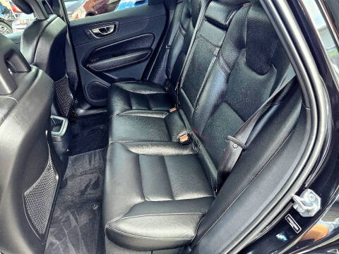 2018 Volvo XC60 T6 Momentum