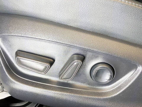 2022 Toyota Camry Hybrid XLE