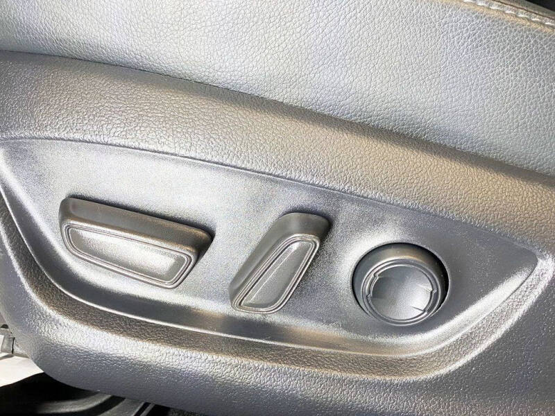 2022 Toyota Camry Hybrid XLE